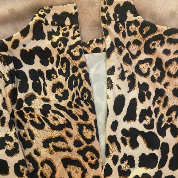 Leopard print crop top. - Picture 2 of 2